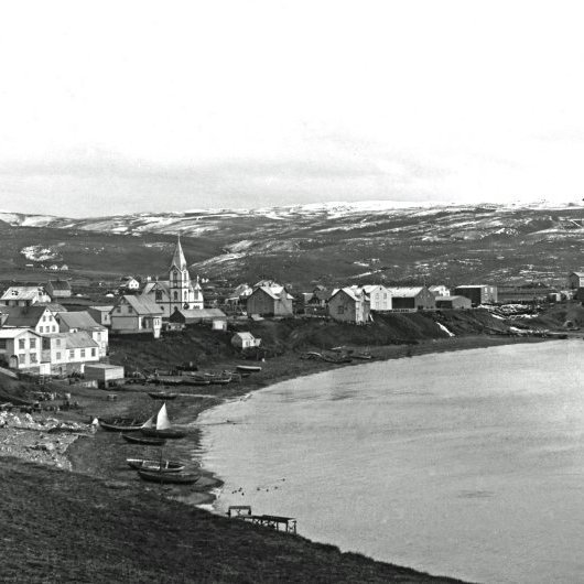Húsavík 1908. Barnaskólinn ekki risinn. Myndin tekin utan af Beinabakka.