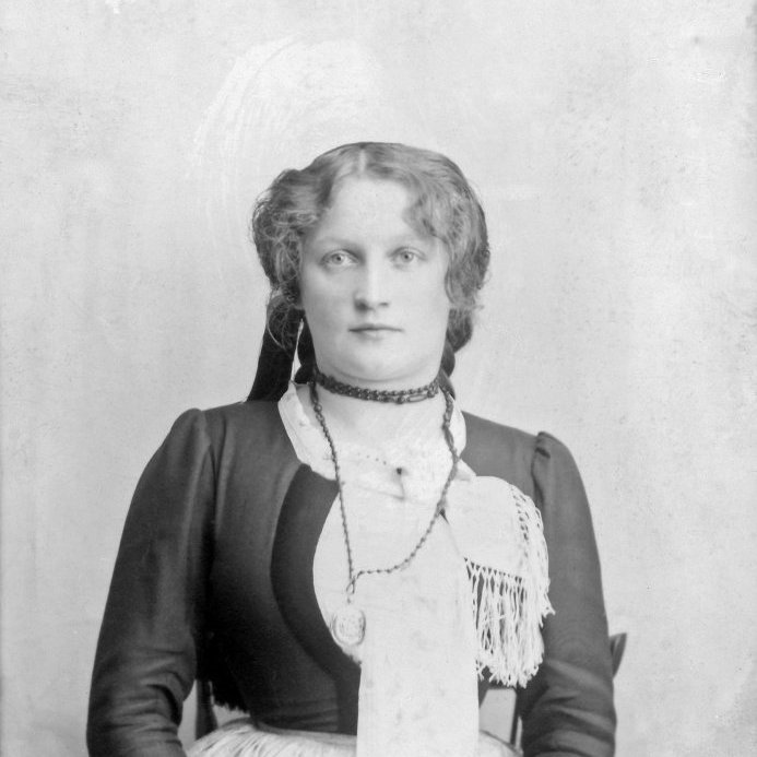 Regína Benediktsdóttir, Grenjaðarstað.