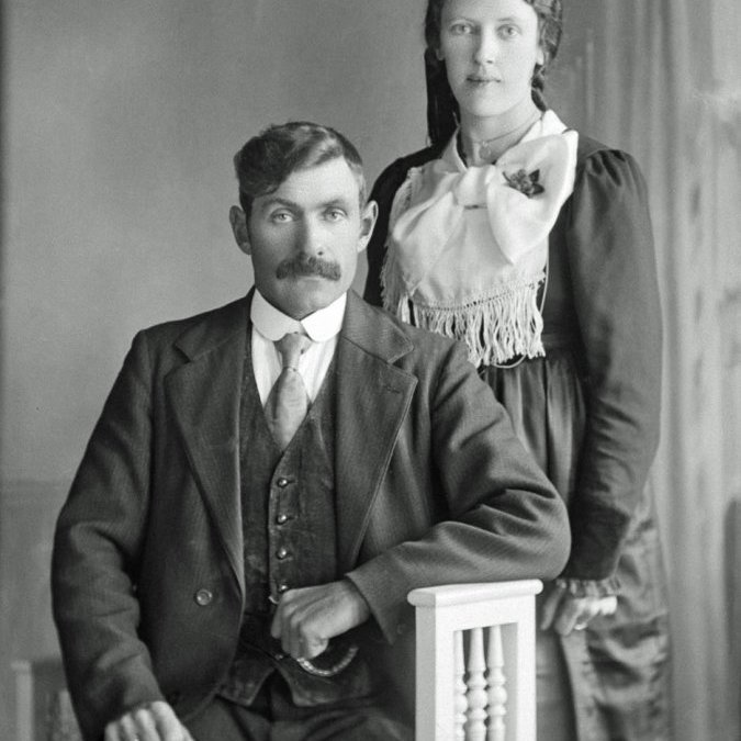 Helgi Jakobsson og kona hans, Hóli Kinn.