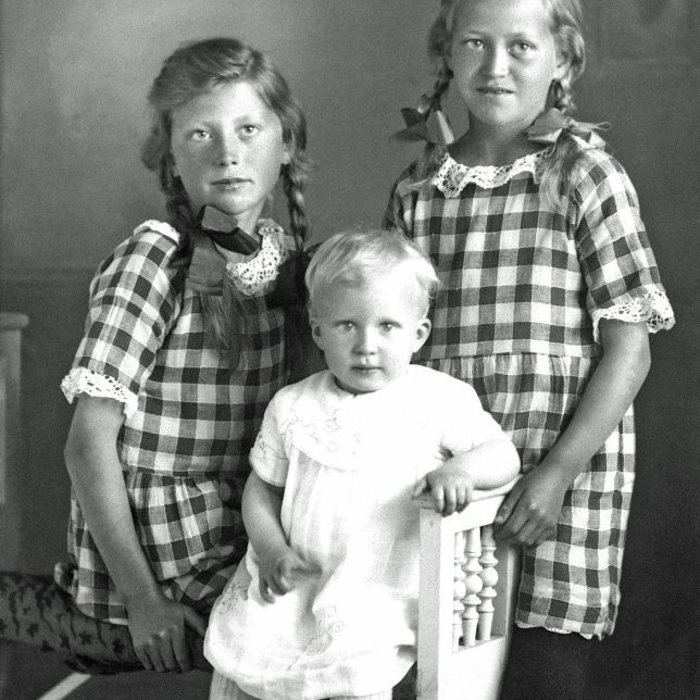 Bjarni Stefánsson, Héðinshöfða - af þremur telpum.