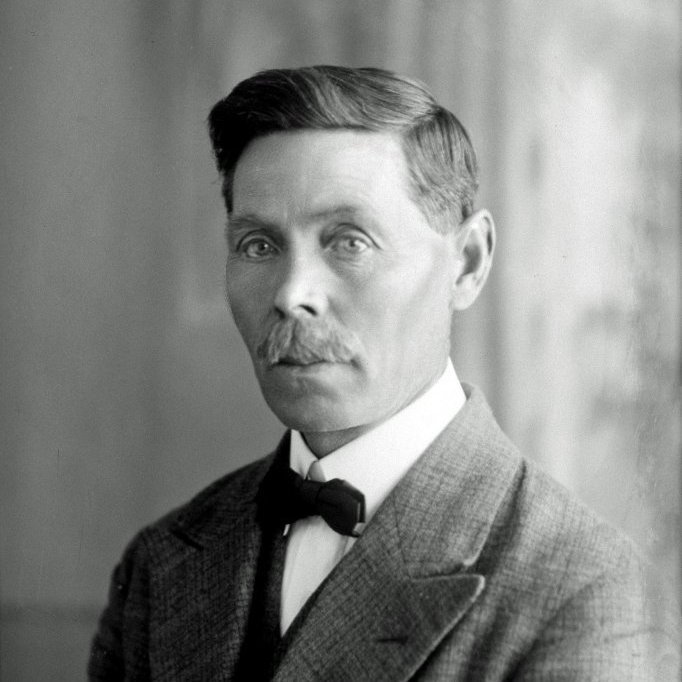 Jóhannes Guðnason, (meðhjálpari).