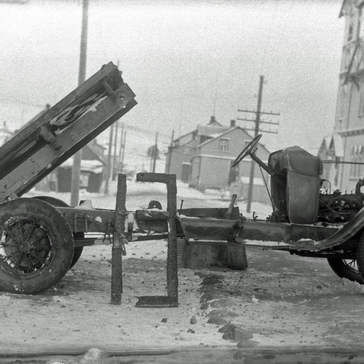 Bíll sem kviknaði í á Húsavík.