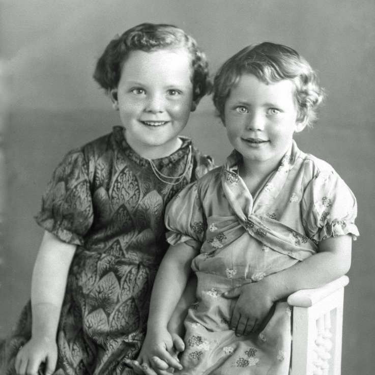 Valgerður Eiríksdóttir. Af 2 telpum 1934.