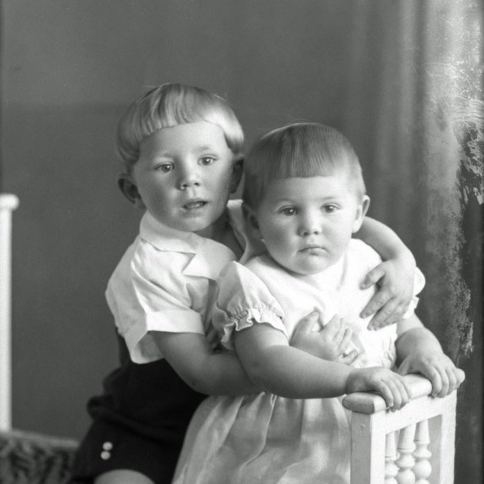 Hlaðgerður Gunnarsdóttir - af tveimur börnum 1934.