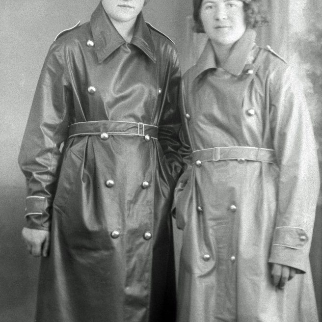 Systgurnar Elín Pálsdóttir og Rebekka Pálsdóttir. 1935.