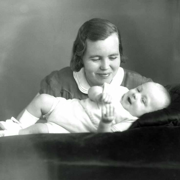 Þóra Sigurbjörnsdóttir - Þóra með barn. 1937.