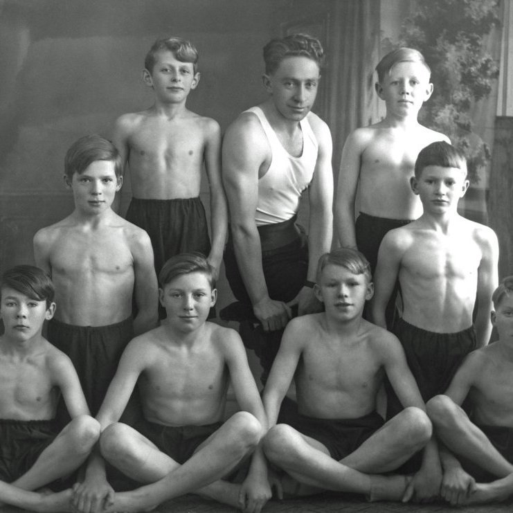 Jónas leikfimikennari. - Yngri flokkur (1938).