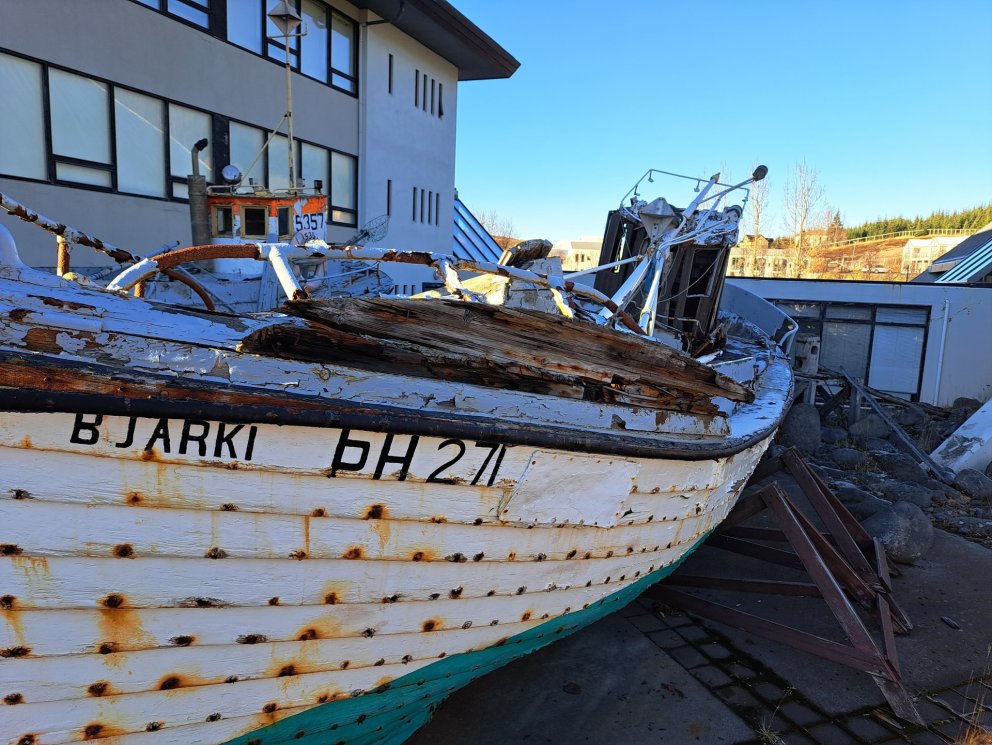 Bátarnir sex á útisvæði Safnahússins á Húsavík