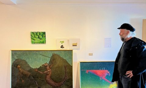 GÚSTAV GEIR BOLLASON færði Myndlistarsafni Þingeyinga rausnarlega gjöf